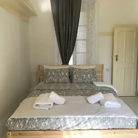 Efe'li Konak Alacati Ildiri